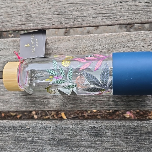 Sara Miller Botanic Paradise 600ml Glass Water Bottle$37.00 - Picture 6 of 7